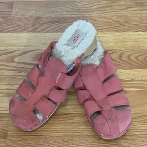 UGG Women’s Wasabi 1680 Suede Clogs